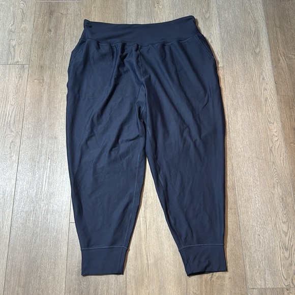 NWT! Navy High-Waisted PowerSoft 7/8-Length Joggers - Size 2X💎 - Picture 6 of 9